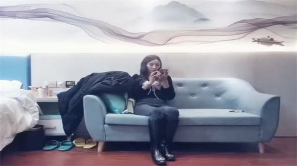 小宝寻花：网红脸嫩模大秀完美身材，骚得让人欲火焚身！