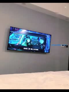 两位健美小姐姐的激情碰撞 肌肉线条下的湿身诱惑 极致肉体摩擦